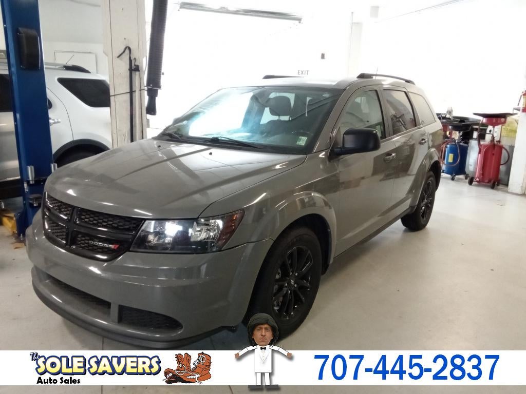 2020 Dodge Journey SE in Gray — front three-quarter view
